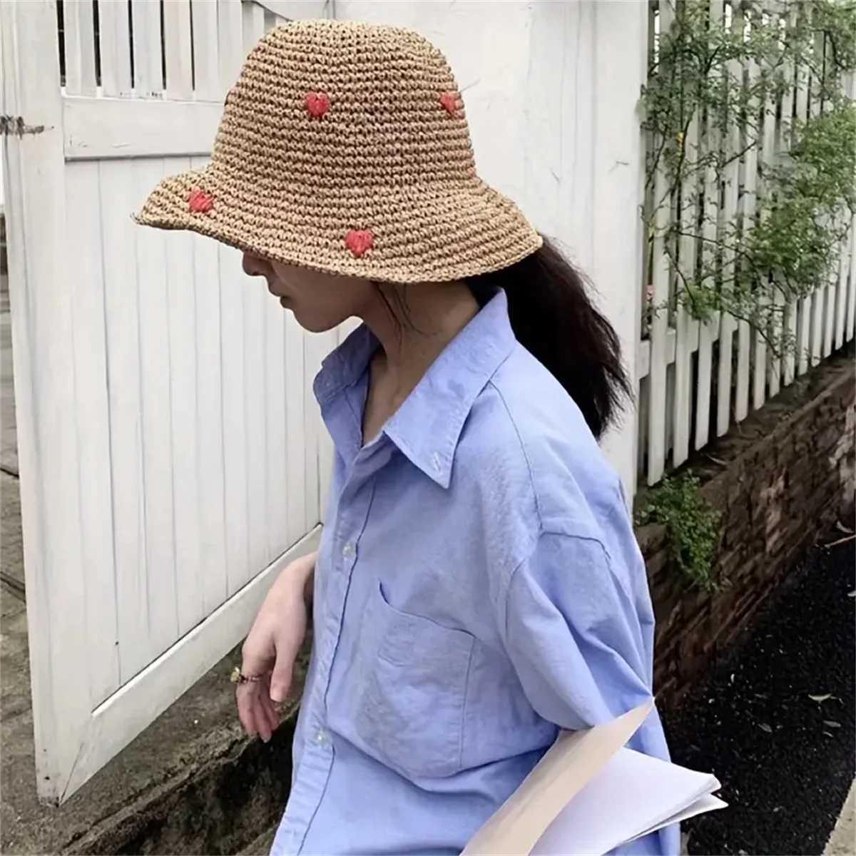 An Insta-style wavy edge large eaves strAW fisherman hat womens summer braided strAW hat holiday beach breathable sunshade H260317 - view 6