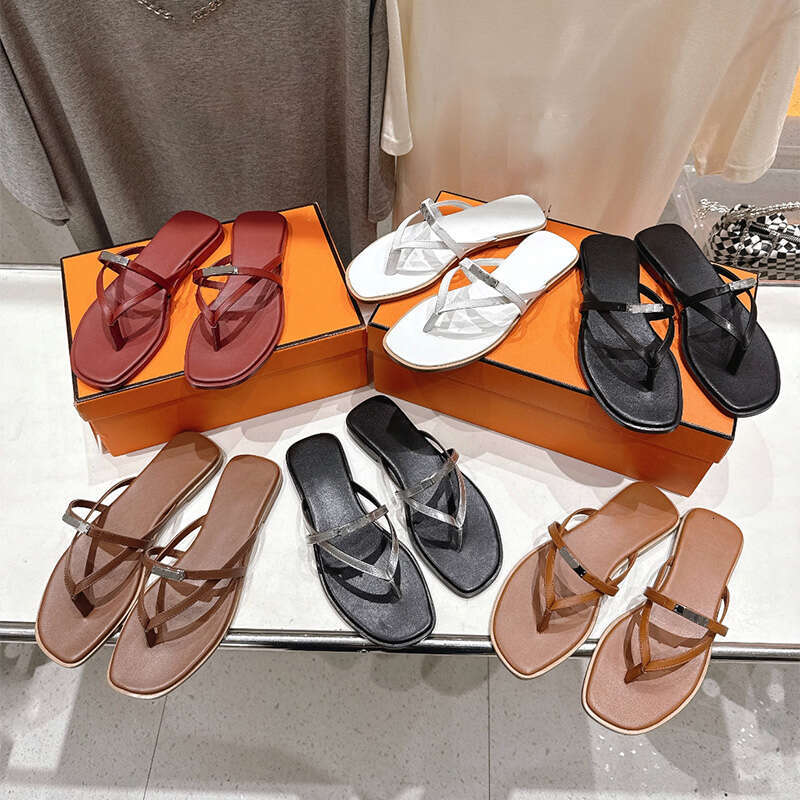 European American Style Metal Buckle Flip Flops Women Summer Outdoor Leather Soft Sole Non Slip Sandals Vacation Beach Slides with Gift Box