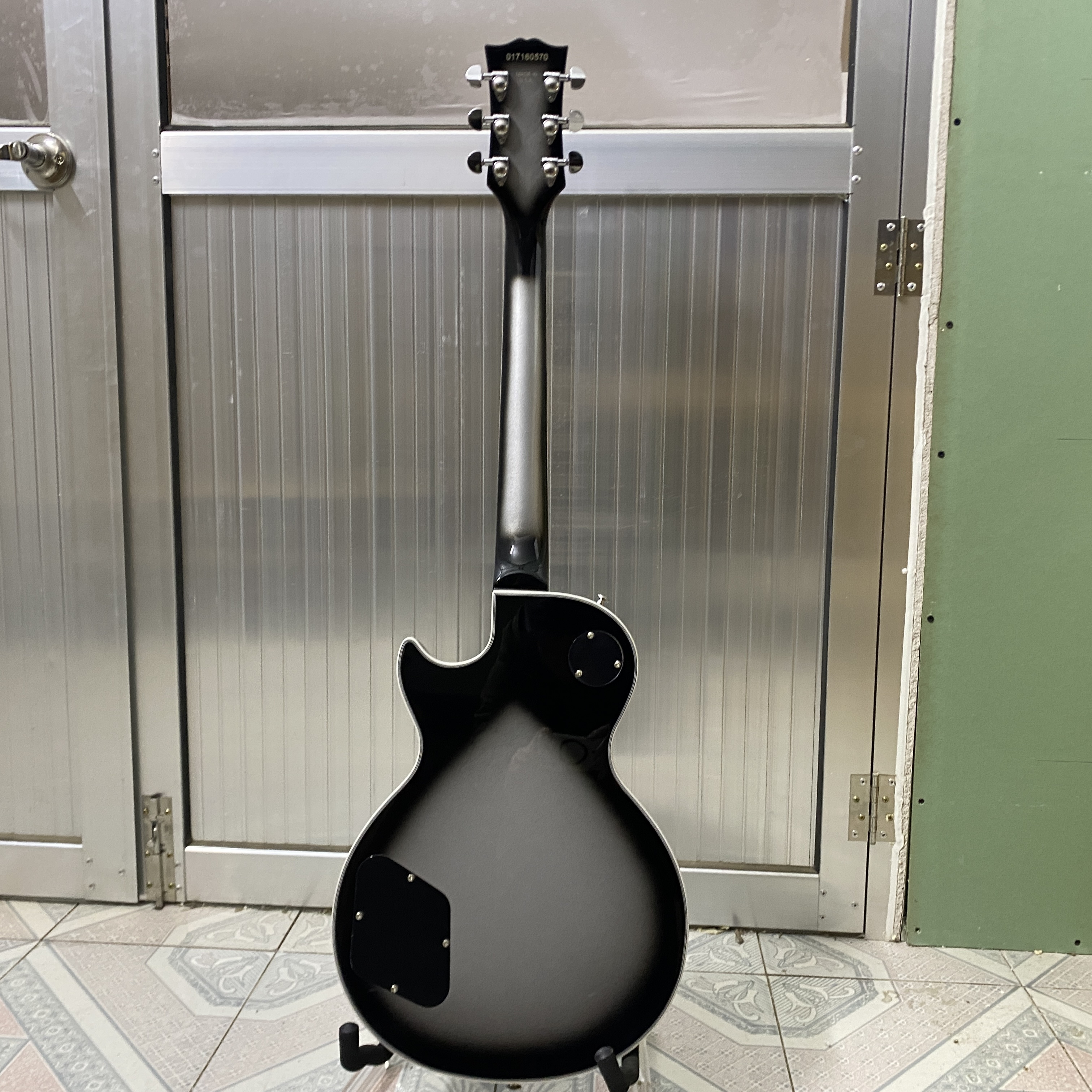 High-quality 22-fret electric guitar, solid mahogany body, rosewood fingerboard, 22-fret HH pickup, chrome hardware, free shipping