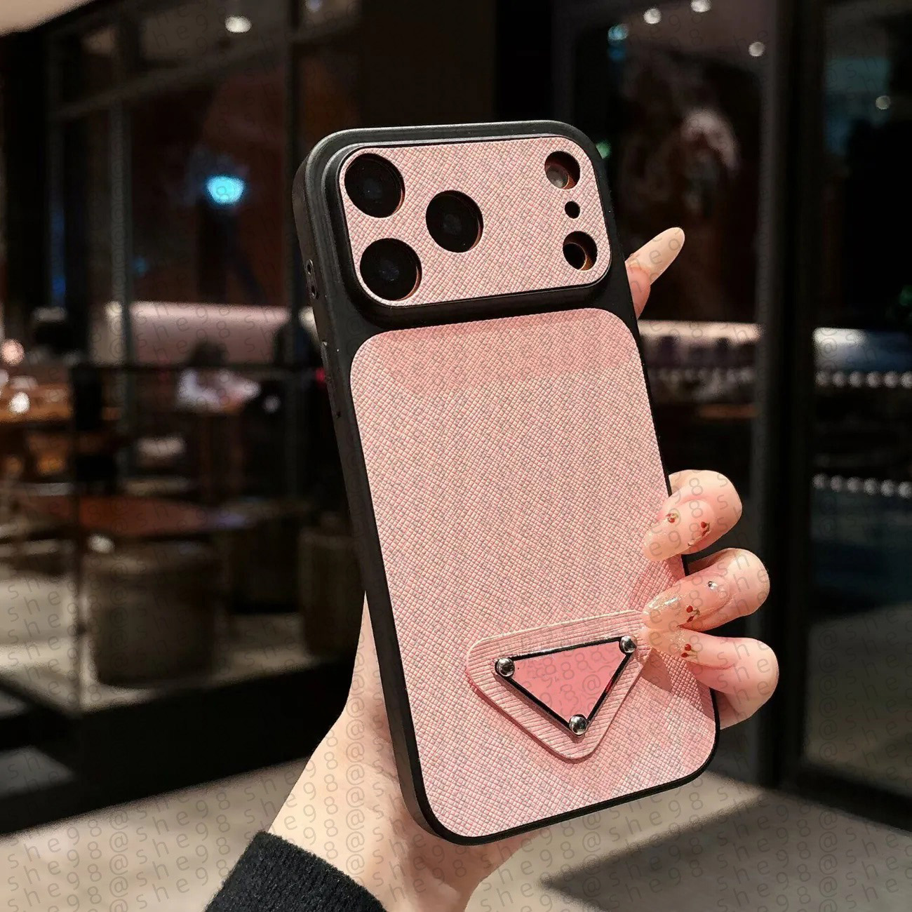 Designer Phone Case 17 Pro Max Golden Badge Luxury iPhone Case with Card Holder for iPhone 16 ProMax Cases 15 14 13 12 11 Plus Cell Phone Cases Leather Mobile Cover Metal