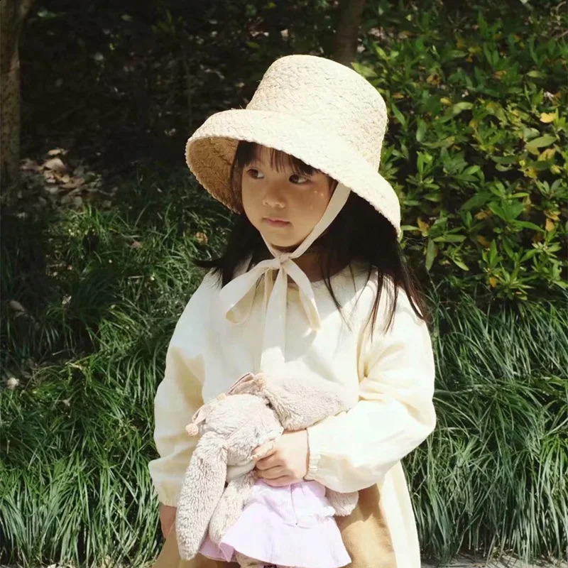 Children Hand-knitted Raffia Retro Flat Top Sun Hats Girls and Boys Summer Travel Sunscreen Vacation Straw Hat with Lacing 260312
