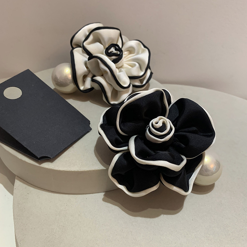 Free Shipping Designer Womens Luxury Hair Clips Fashion French Elegant Fabric Flower High end Curled Camellia Pearl Spring Clip Women Daily Outfit Hai