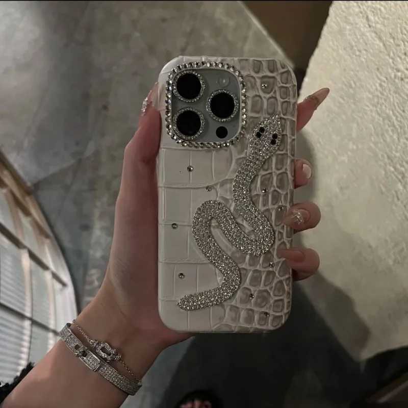 New for iPhone 16Prax Phone Case Crocodile Pattern 15pro Rhinestone Snake 14 Glitter Lens Film 1312 Anti Drop Protective Cover C260314