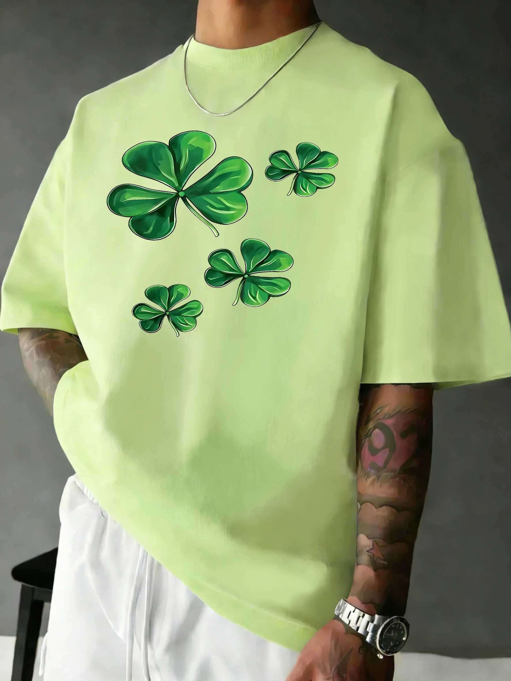 Green Four Leaf Cloverspattern Man Loose Tee Shirts Casual Cotton T-Shirt Breathable All-Match Top Oversized Basics Sportswear M260317