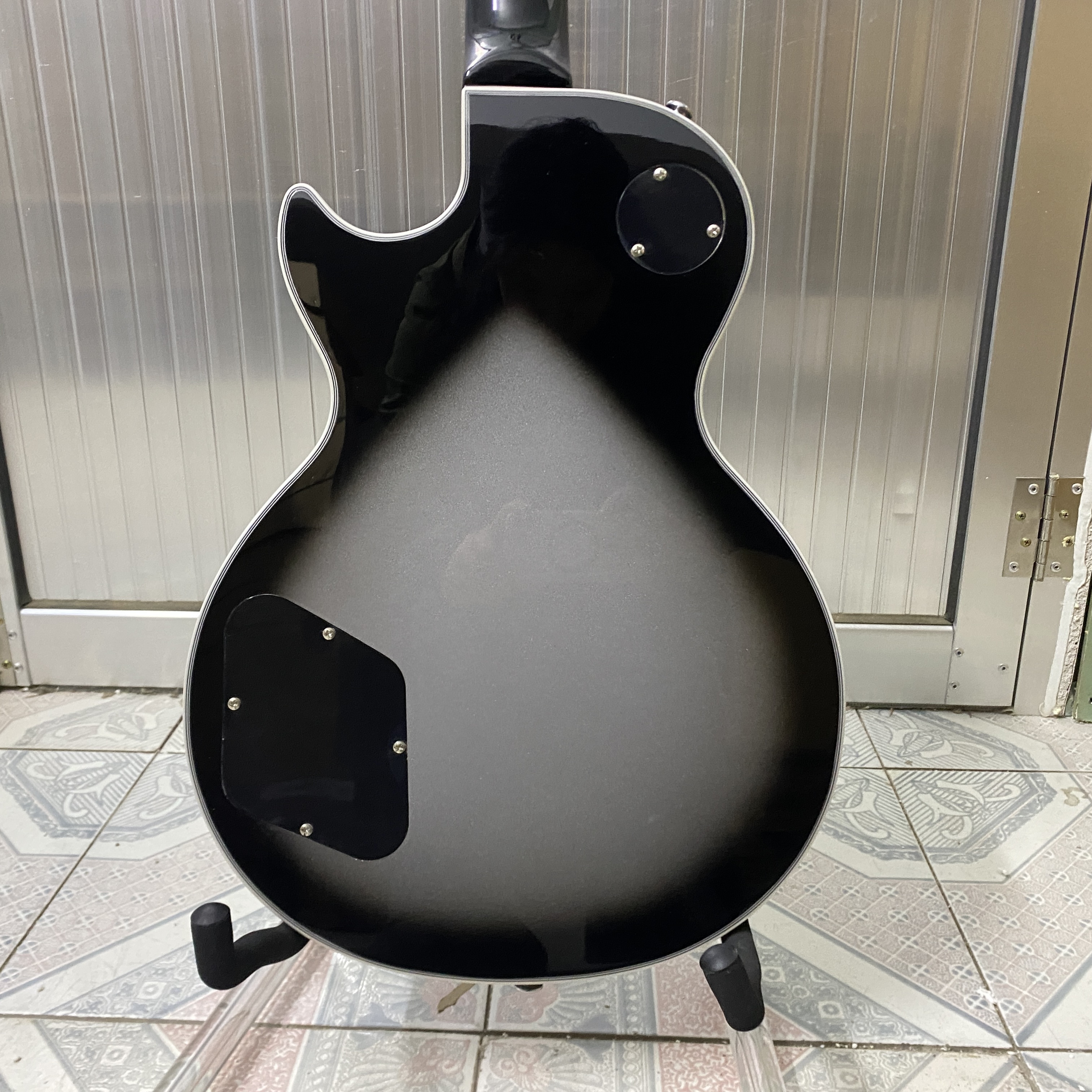 High-quality 22-fret electric guitar, solid mahogany body, rosewood fingerboard, 22-fret HH pickup, chrome hardware, free shipping