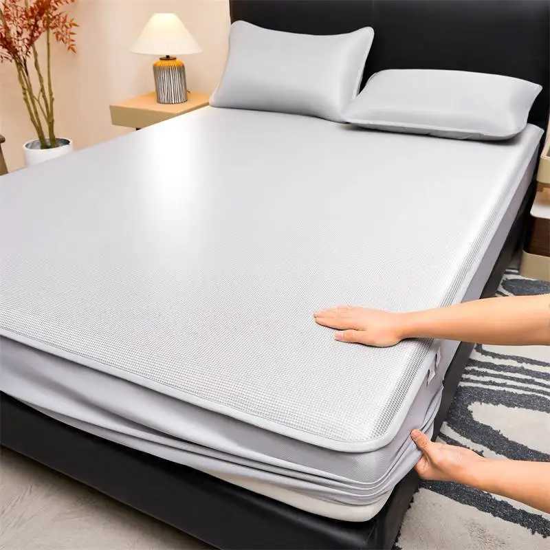 2025 new carbon light ice silk mat mattress model single-piece three-piece set solid color light luxury cool mat mattress model D260317