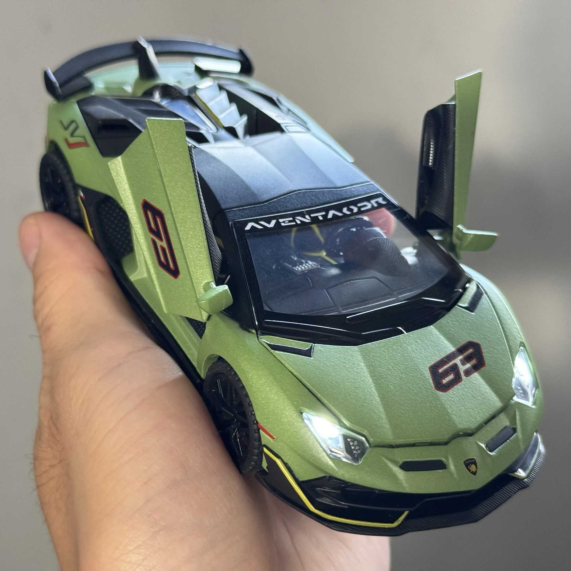 132 Aventador SVJ 63 Removable Version Super Sports Car Alloy Diecast Model Car Home Trendy Toys Ornaments Christmas Gifts Kids D260317