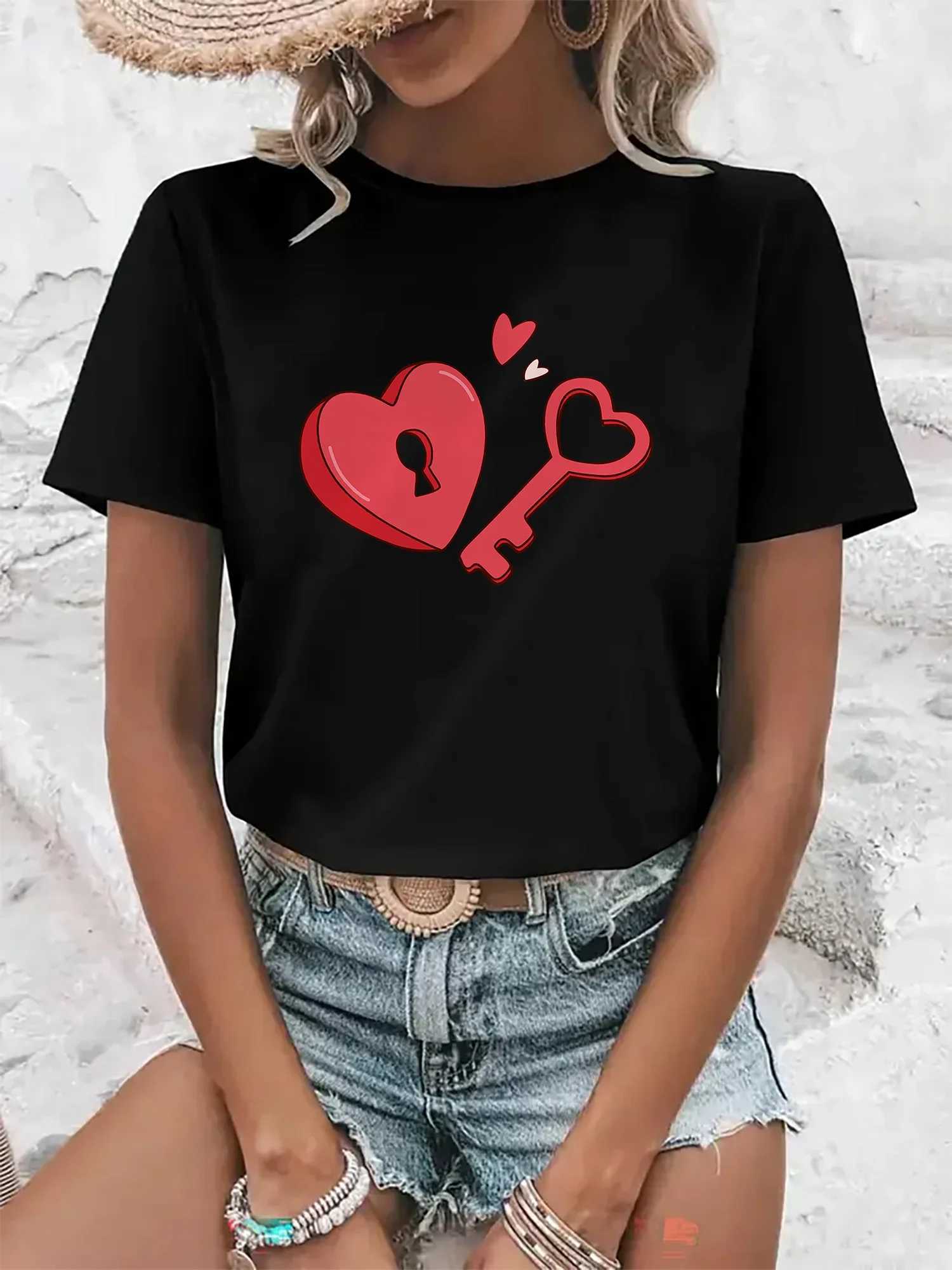 Womens Casual Short Sleeve T-Shirt Printed Loose Round Neck Top Casual Attire Love Lock Design Patterns Comfortable Clothing M260317