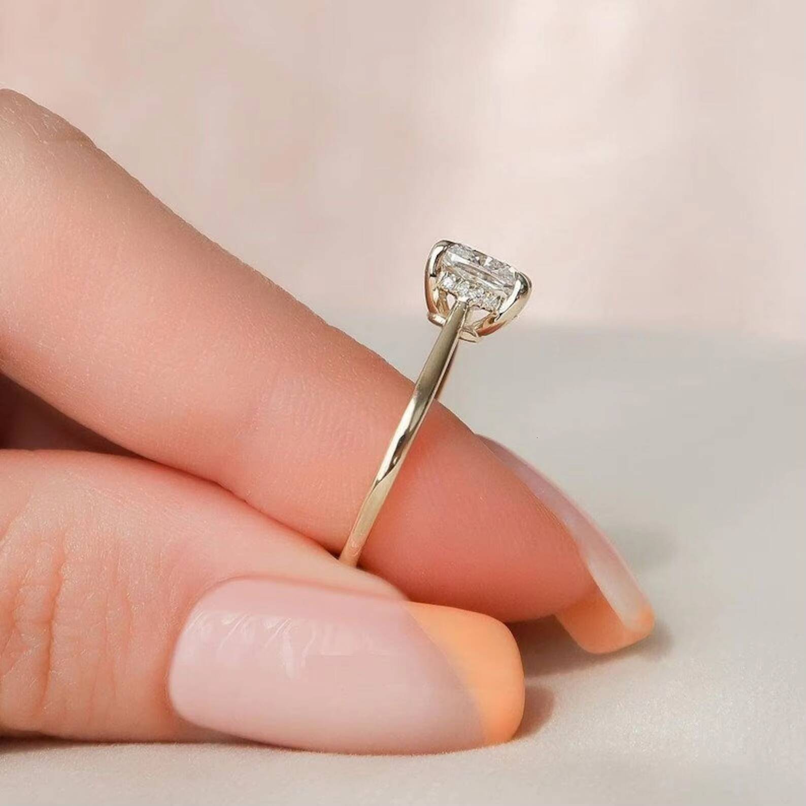 Custom Igi Certified Vvs Cvd Lab Grown Created Diamond 10k 14k 18k Gold Cushion Cut Pave Hidden Halo Basket Engagement Ring