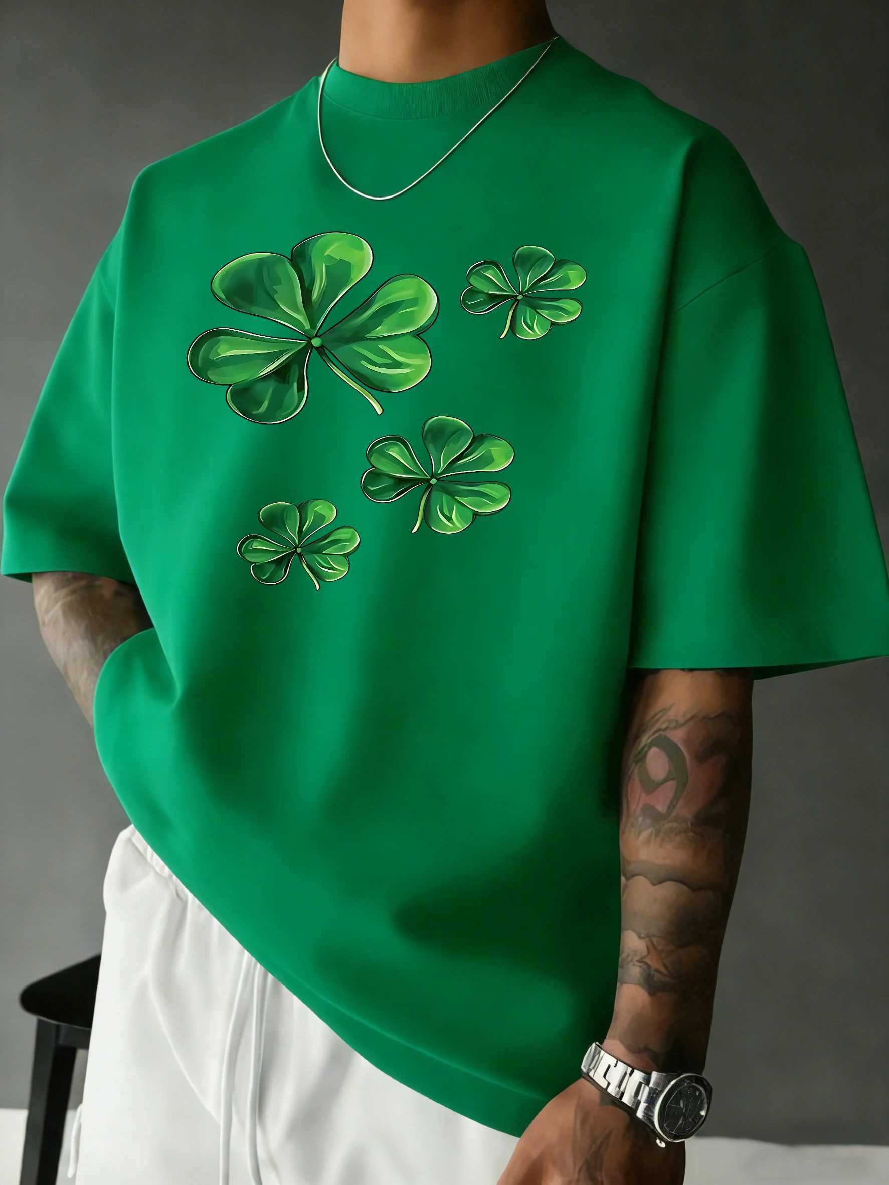 Green Four Leaf Cloverspattern Man Loose Tee Shirts Casual Cotton T-Shirt Breathable All-Match Top Oversized Basics Sportswear M260317
