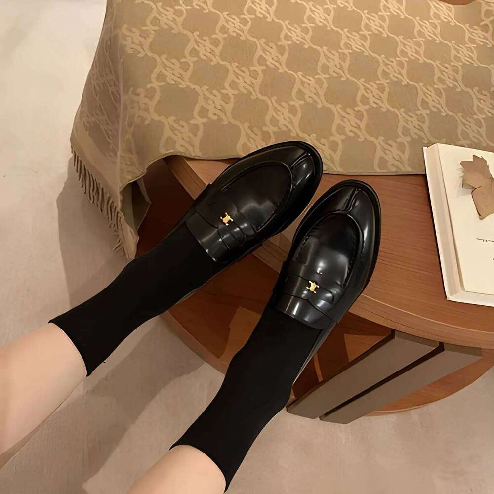 2026 womens shoes Low Heel Oxford Women's Round Toe British shoe rack Style Leather Version Triumph Gate Gold Buckle shoes for women Flats Comfor