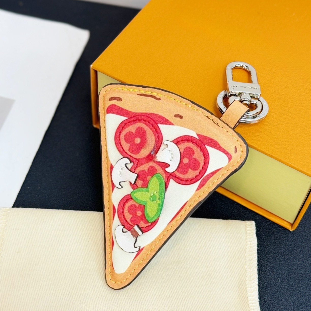 Designer Keychain Leather Keychain Fashion Cute Crab Keychain Glamour Ladies Brand Luxury Purse Lanyard Mini Coin purse Key Chain