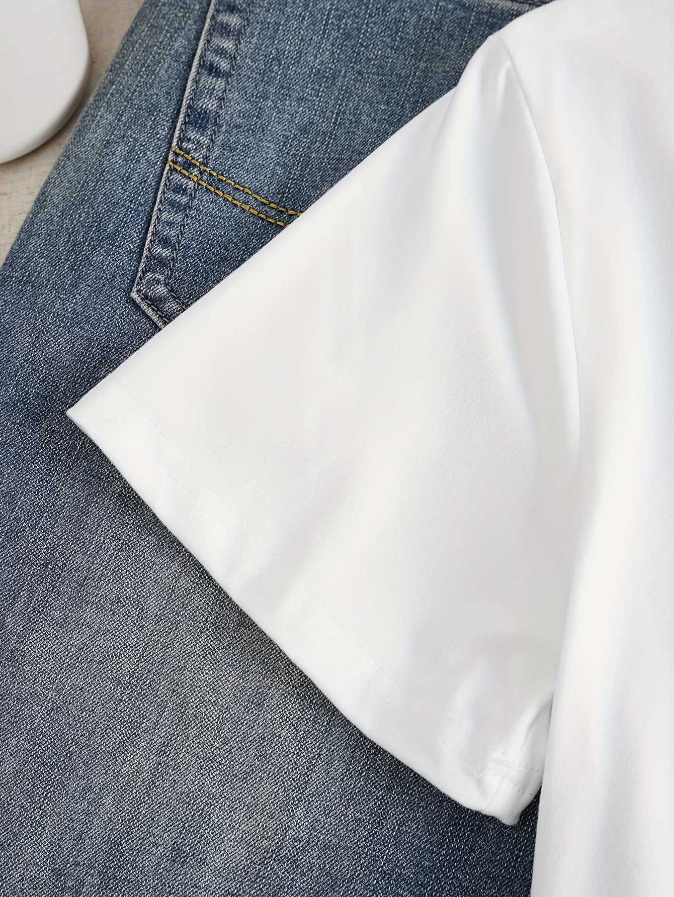 Butterfly Print Summer Womens Casual Crew Neck Short Sleeve T-Shirt Regular Fit Comfortable for Women Daily Wear Clothing M260317