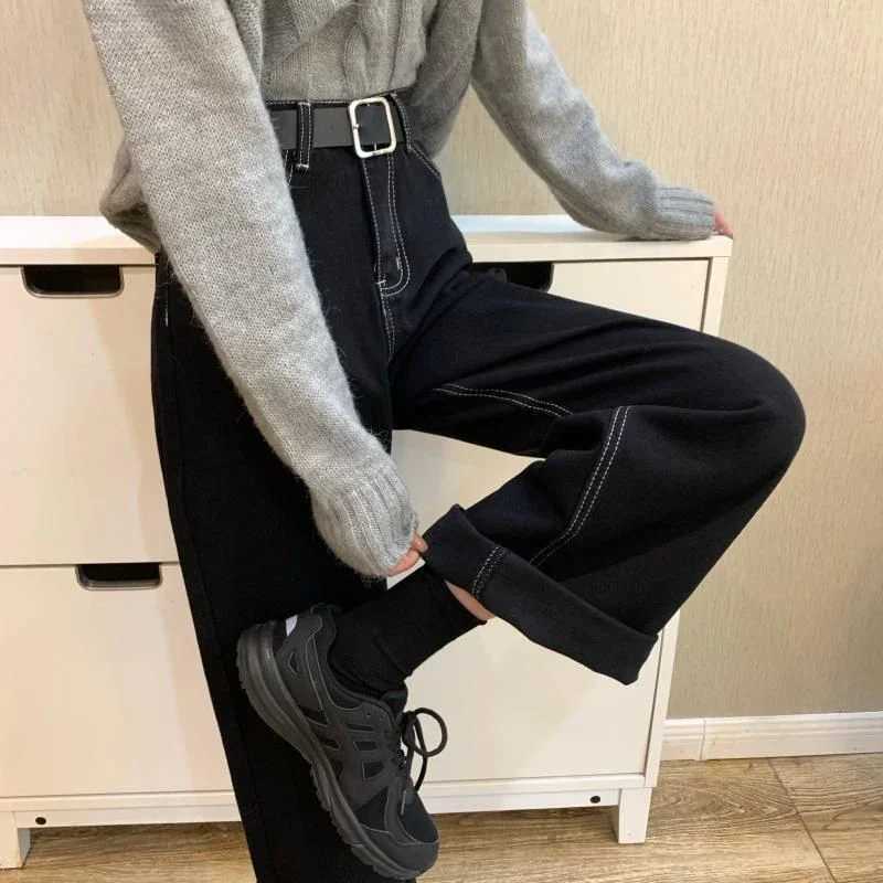 2025 Woman Vintage Casual High Waist Black Jeans Lady Chic Slim Fit Wide Leg Pants s Classic Korean Straight Denim Trousers M260317