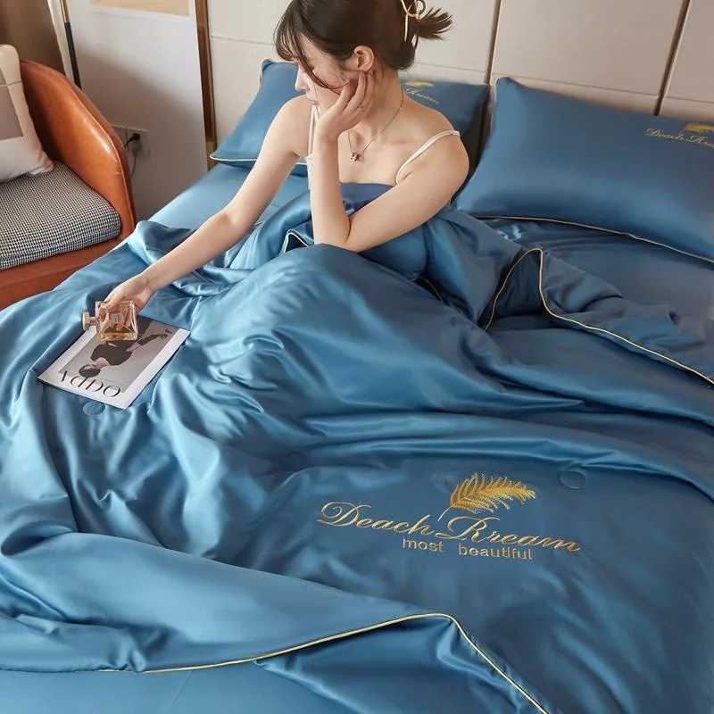 Ice Silk Air Conditioned Summer Quilt Waable Polyester Fiber Four Piece Set Thin Summer Covers Whole Set hine Waable D260317