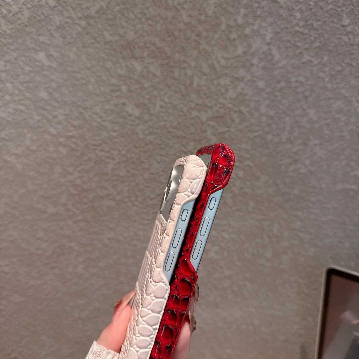 Luxury Glossy Crocodile Leather Texture Phone Case For iPhone 17 Air 16 15 14 Plus 13 11 Pro Max Frameless Shockproof Girl Cover C260314