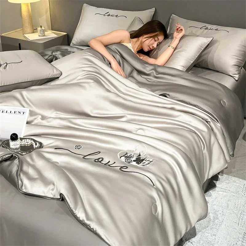 Grade A Washable Ice Silk Summer Quilt Set or 1 Pcs Quilt Skin-friendly Air Conditioning Embroidered Comforter Summer Blanket D260317