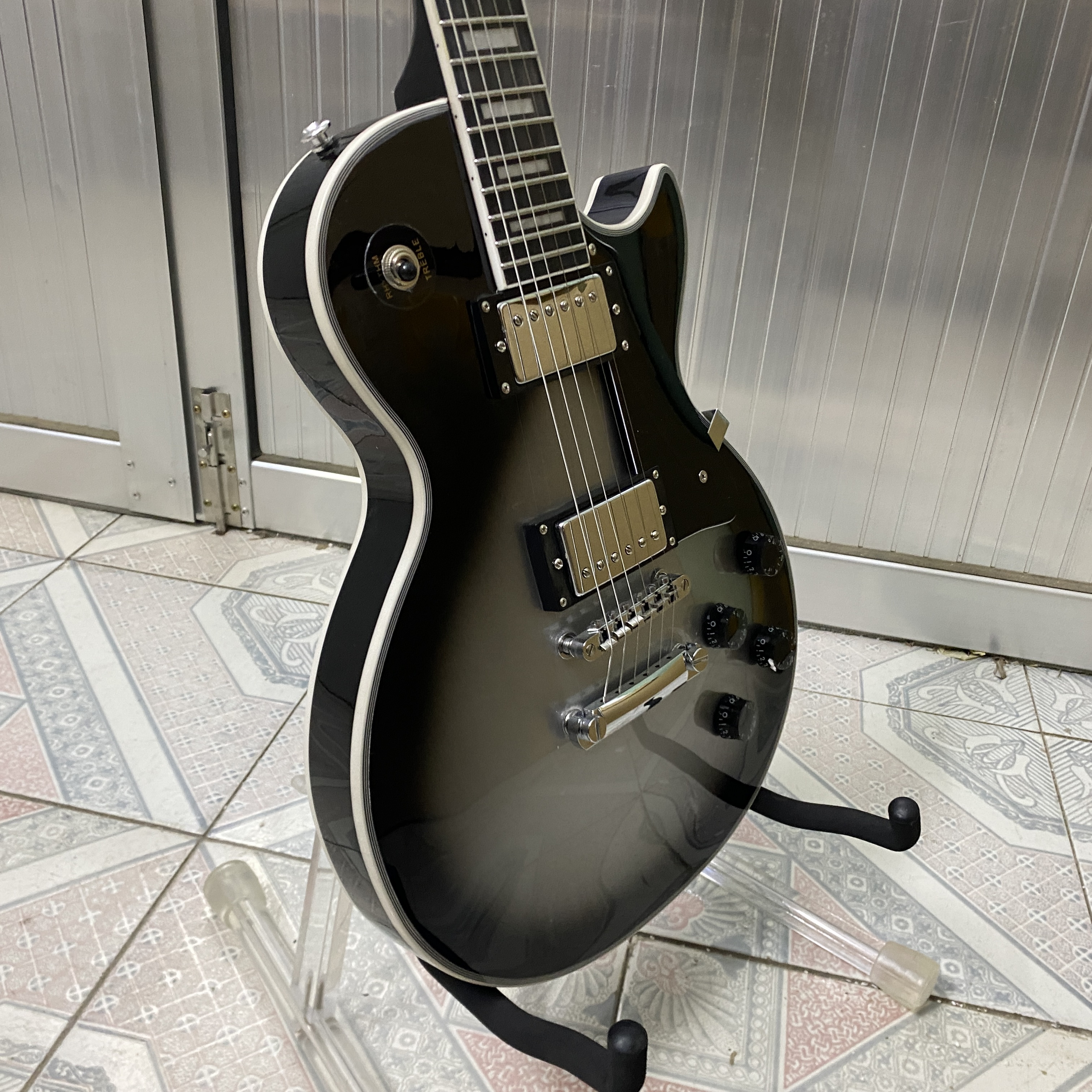 High-quality 22-fret electric guitar, solid mahogany body, rosewood fingerboard, 22-fret HH pickup, chrome hardware, free shipping