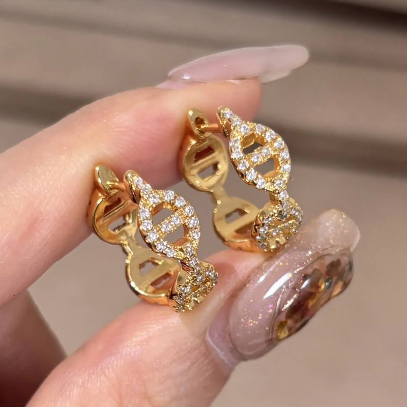 Jewelry Brand Designer Light Luxury Pig Nose Hoop Designer Earrings Niche Stylish Versatile Personality Women Earrings