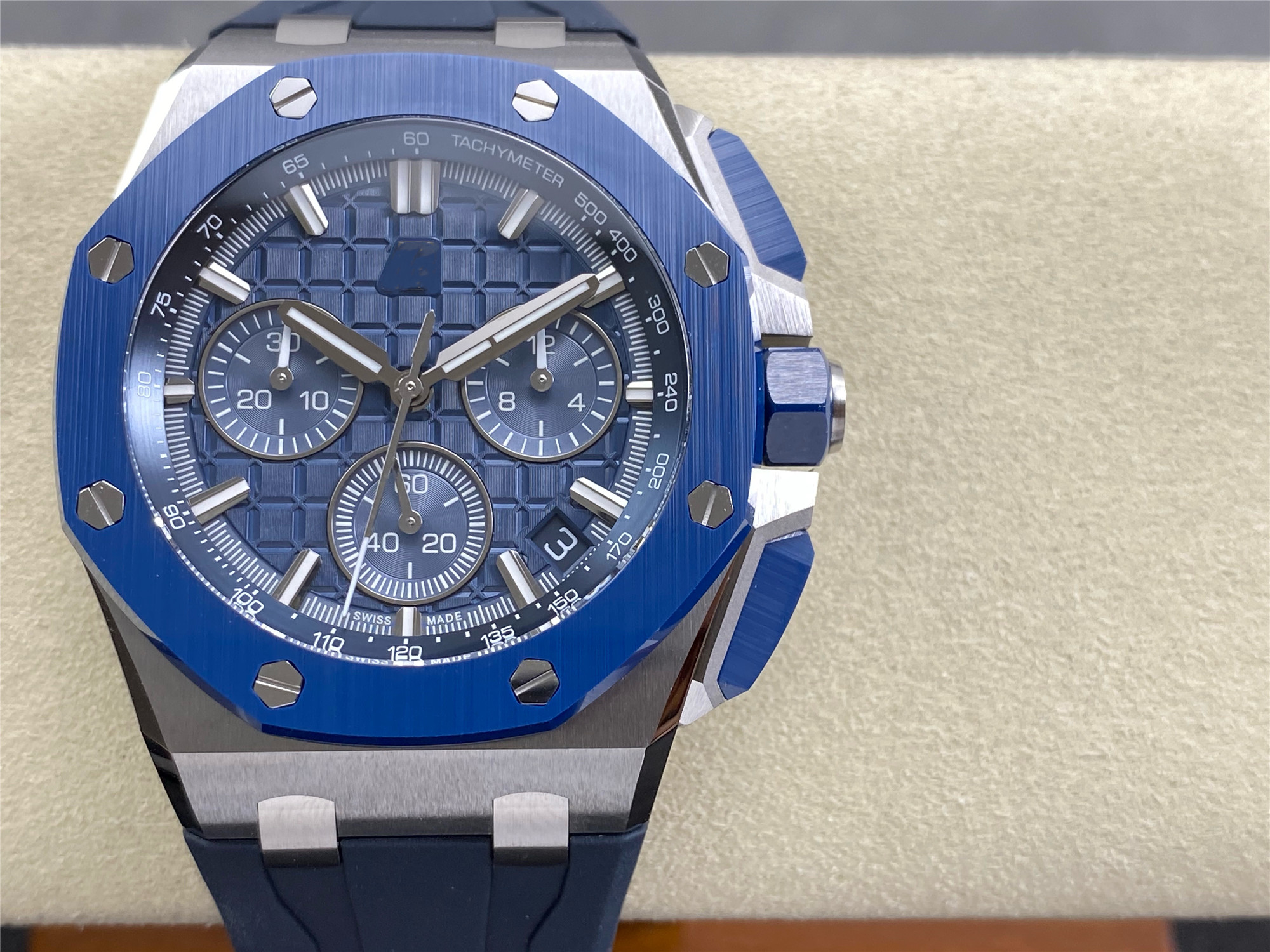 DDF 26420 watch 43mm in diameter 13.8mm in thickness equipped with 4401 non-card guide pillar movement sapphire glass mirror natural rubber strap