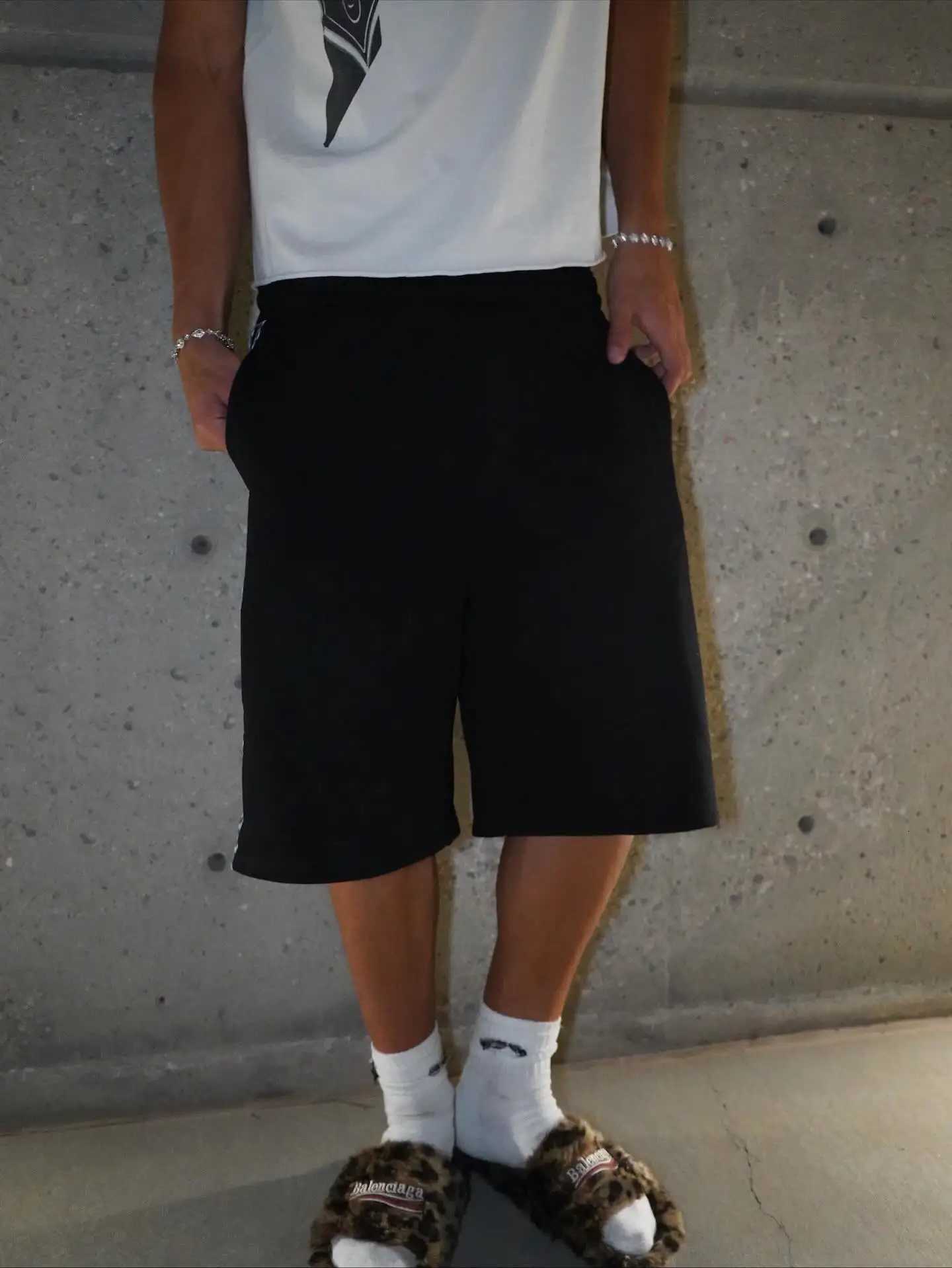 2026 Trendy Y2K Retro Side Tape Shorts Men Loose Fit Casual Sweat Shorts Hip Hop Strtwear Black Grey Two Colors Elastic Waist X260316