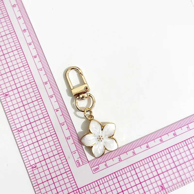 New White Pear Blossom Keychain Cute Accessories Keychain Couple Matching Airpods Keyrings Pendant Items For Boutique H260318 - view 7