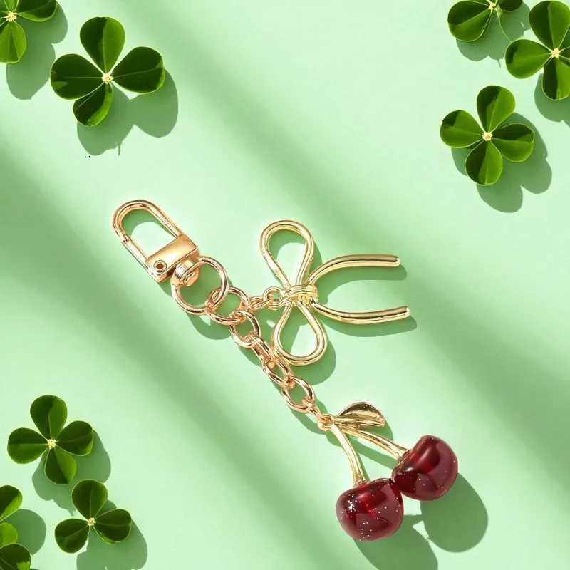 1Pc Fashion Gilded Cherry Keychain - Bow Berries Alloy Charm Elegant Bag Pendant for Women Daily Carry Fashion Jewelry Gift H260318