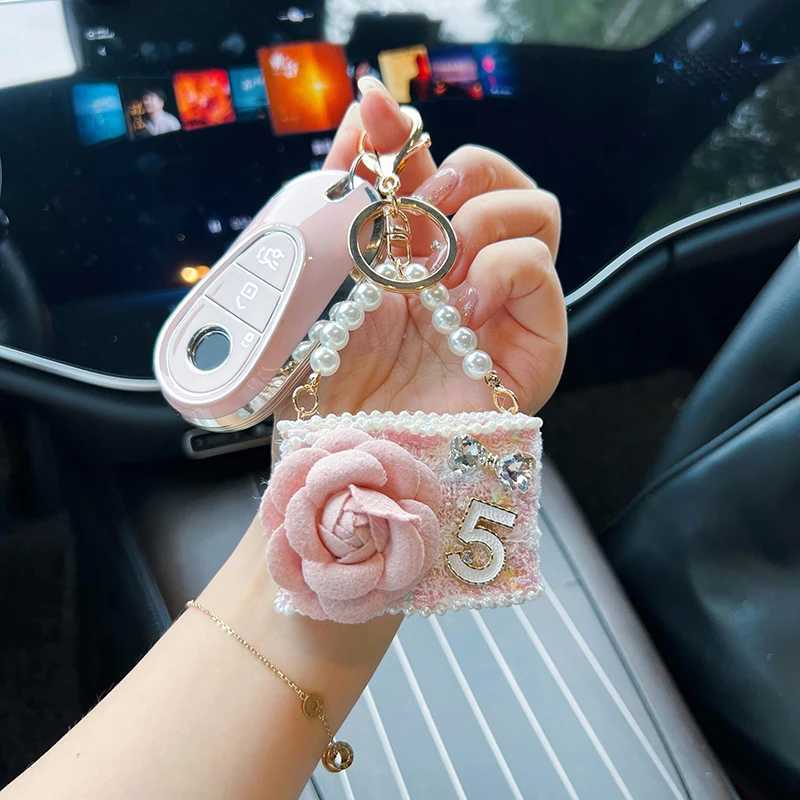 Creative Camellia Fragrant Bag Model Pendant Fashion Fragrant Style Pearl Keychain Bag Pendant H260318 - view 7