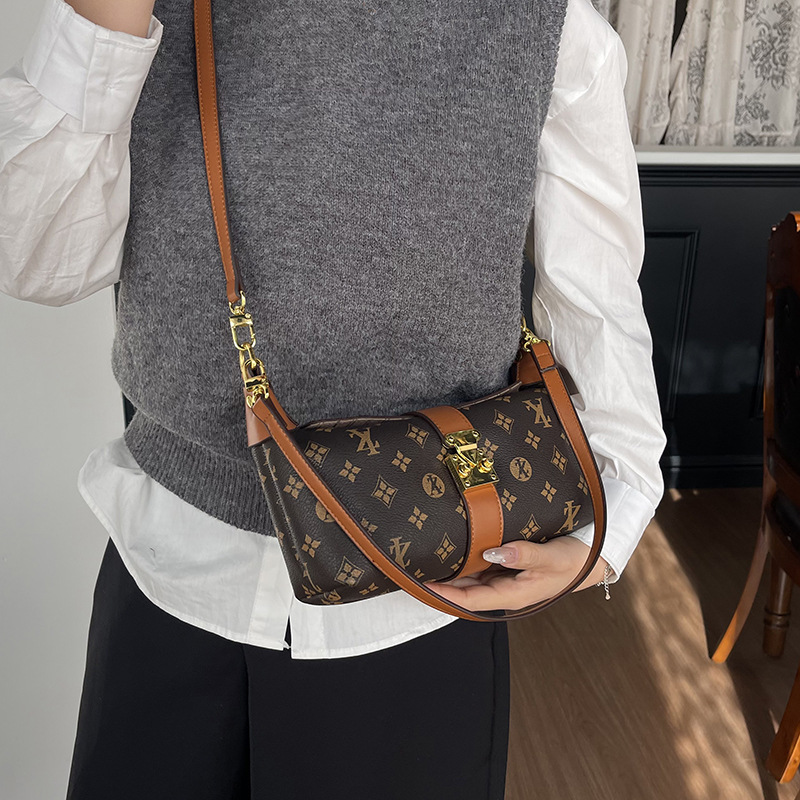 Designer New High Quality Luxury Crossbody Bag Temperament Law Stick Bag Underarm Bag Retro Fashion Versatile Single Shoulder Crossbody Fashionable Ou - view 1
