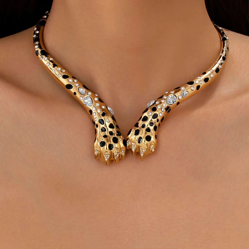 Gold Leopard Print Crystal Necklace Women Men Retro Exaggerated Clavicle Chain Trendy Versatile Daily Gift Jewelry
