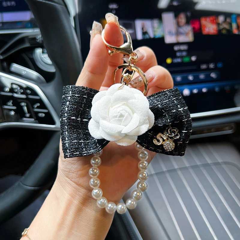 Creative pearl string camellia keychain bow fabric bag keychain pendant fashion car charm H260318 - view 5