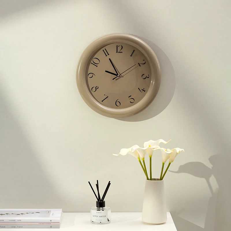 EpeiusHomeIns Nordic Minimalist Cream Japanese Retro Style Chubby Round Wall Clock D260318