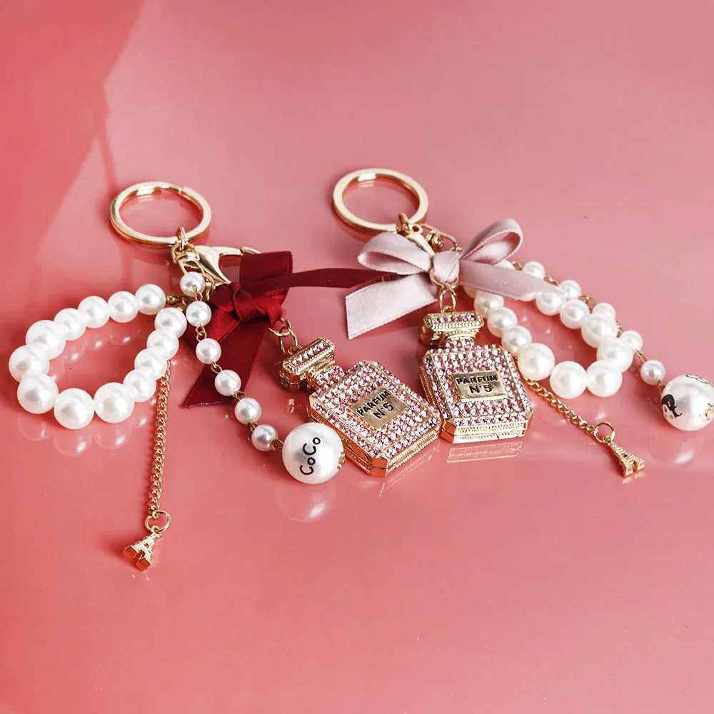 4PCS Fashion Perfume Shape Keychain Ribbon Bow Knot Key Rings Decoration Gifts Imitation Pearls Tassel Key Buckles Friends Gifts H260318 - view 5