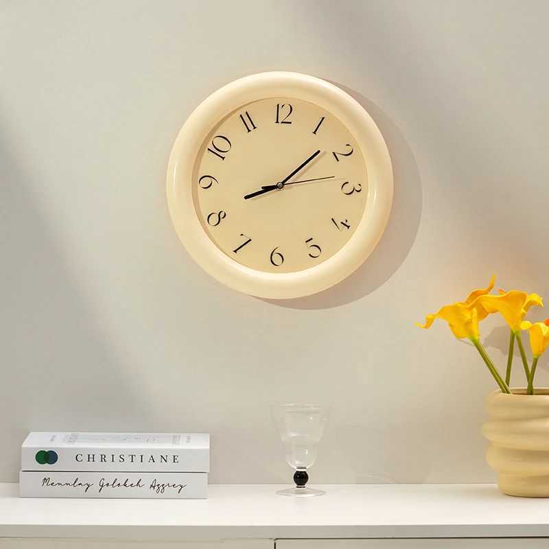 EpeiusHomeIns Nordic Minimalist Cream Japanese Retro Style Chubby Round Wall Clock D260318