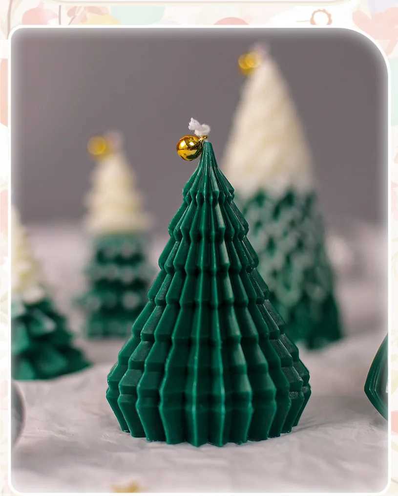 Christmas Tree Soy Wax Candle Handmade Scented Gift for Xmas Holiday Home Decor for Women Men Holiday Present D260318
