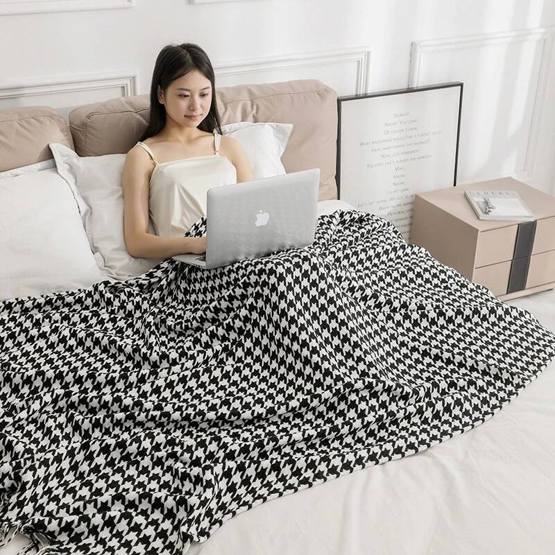 Simple Modern Throw Black and White Houndstooth Decor Sofa Blanket Homestay & Hotel Towel Bed Flag Soft Scarf Tassel