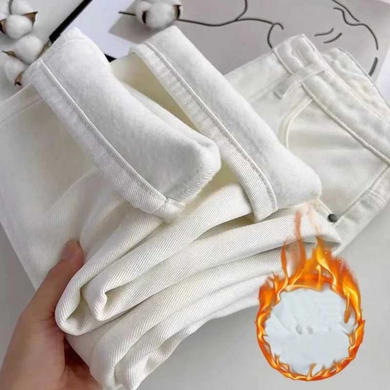 Womens Winter Fleece Thermal Straight Jeans Girls Snow Warm Plush High Waist Denim Pants Lady Casual Daily Loose Leg TrousersT260317