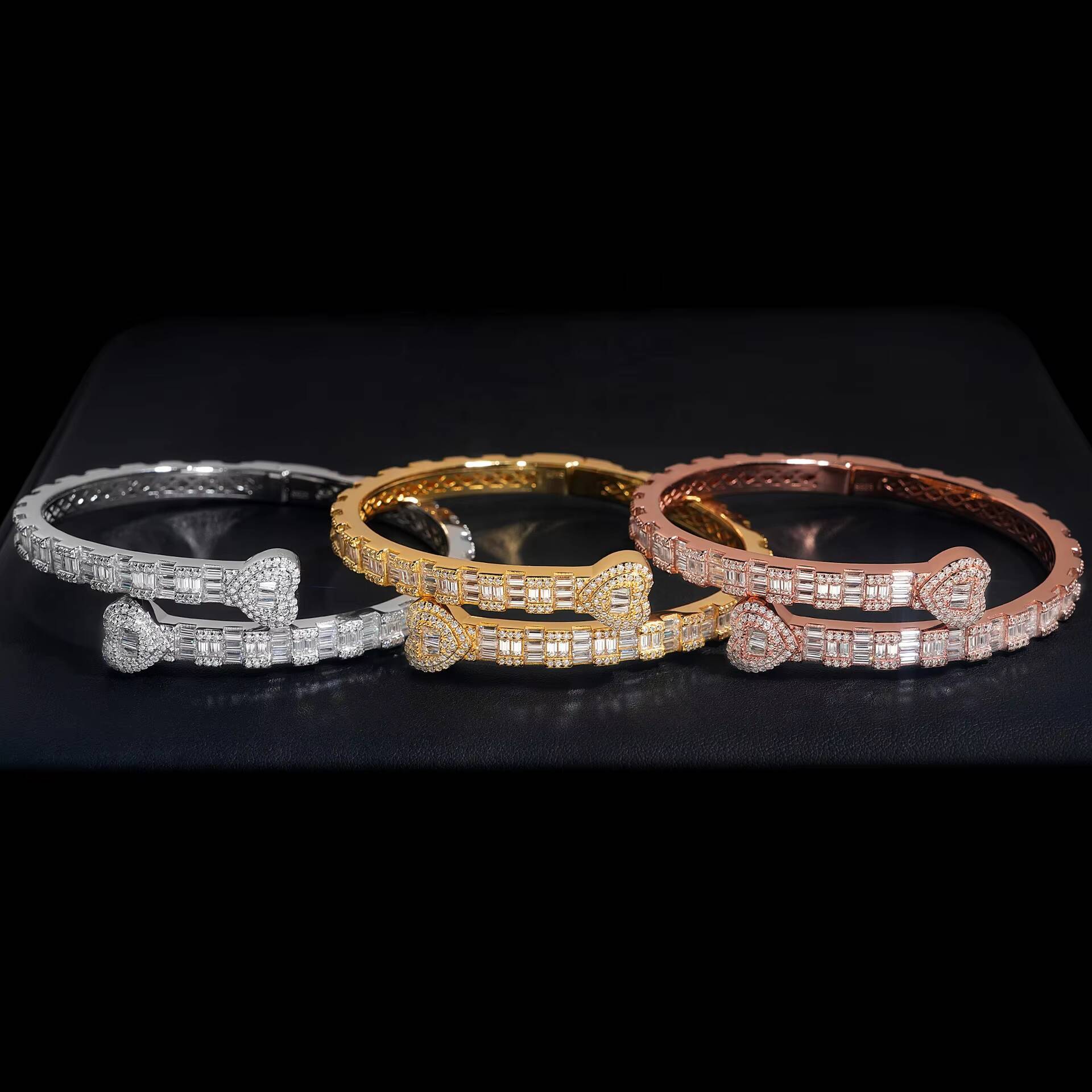 S925 Sterling Sliver Love Heart Design Hip Hop Iced Out VVS Baguette Moissanite Open Bracelet for Women Fine Jewelry