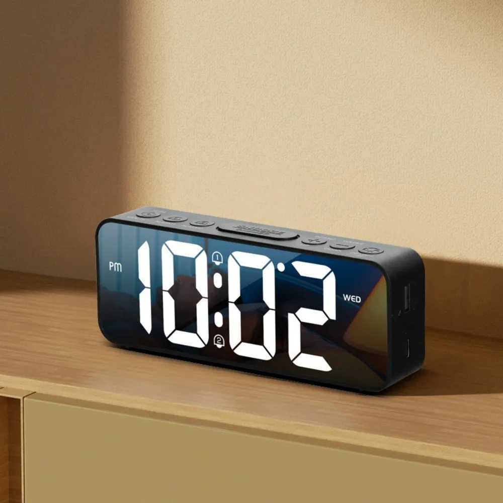 LED Digital Alarm Clock Week Temperature Display Snooze 2 Alarms Night Mode 12/24H Output USB Port DST Table LED Clock D260318