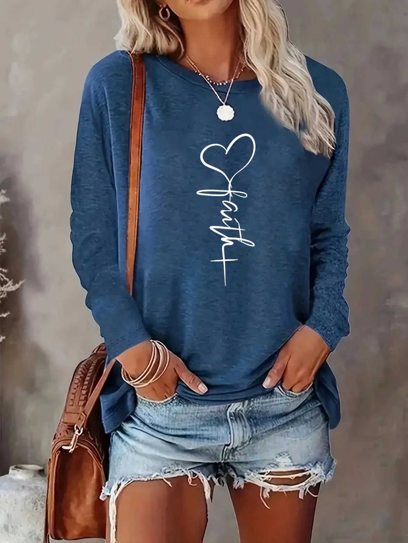 Womens long sleeved loose round neck top elegant solid color polyester knitted T-shirt autumn and winter fashion heart patternT260317