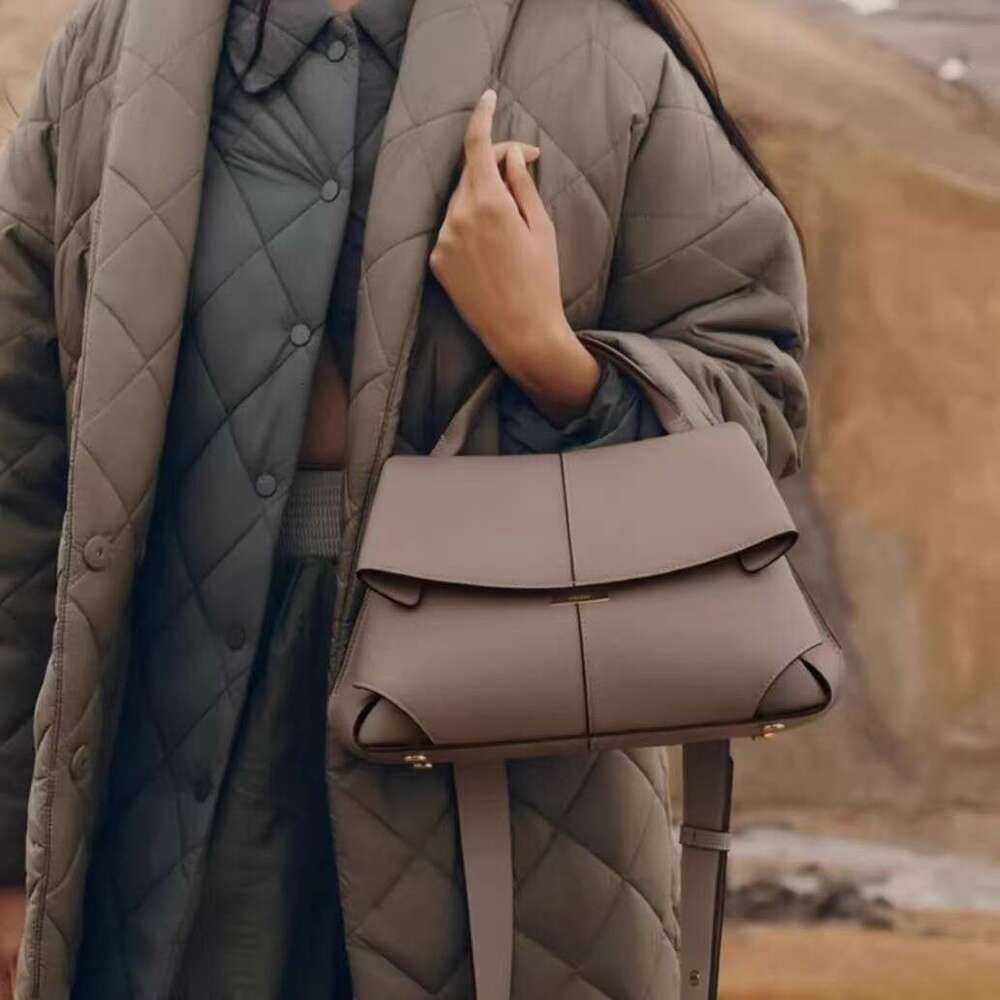 BestsellerSmile Bag - Unique Design, High-End Genuine Leather Women's Bag, Fashionable Pleated Shoulder Handbag