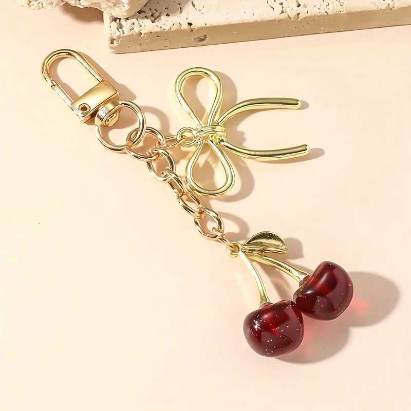 1Pc Fashion Gilded Cherry Keychain - Bow Berries Alloy Charm Elegant Bag Pendant for Women Daily Carry Fashion Jewelry Gift H260318 - view 3