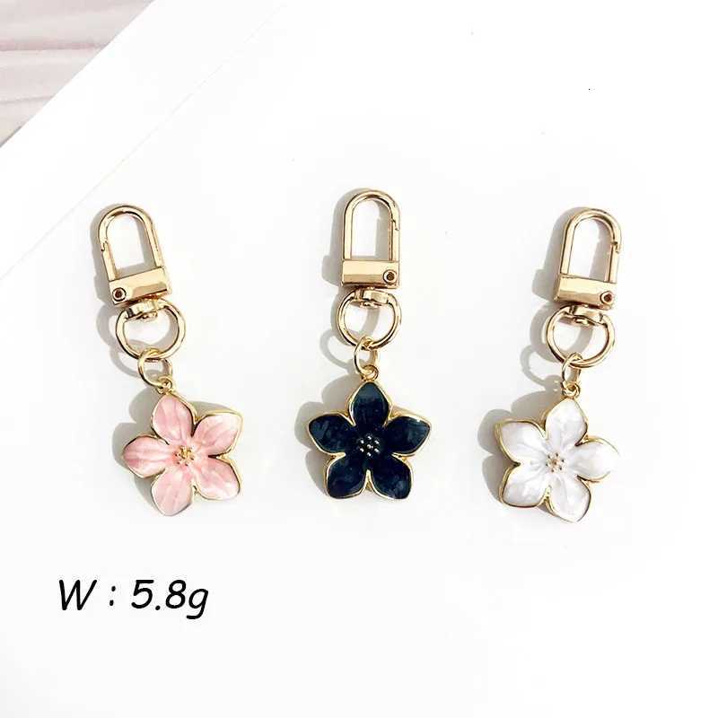New White Pear Blossom Keychain Cute Accessories Keychain Couple Matching Airpods Keyrings Pendant Items For Boutique H260318 - view 3