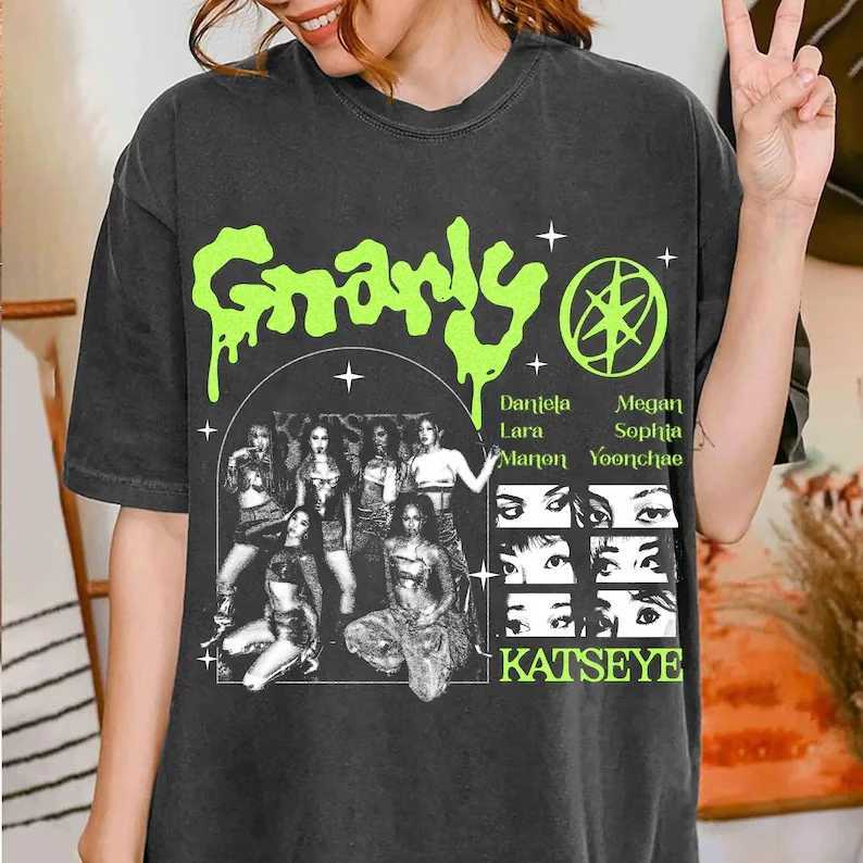Womens Retro Vintage KATSEYE Gnarly T-Shirt Unisex Men Vintage Oversize Tee Cotton Streetwear Loose Short Sleeve Tops TeeT260317
