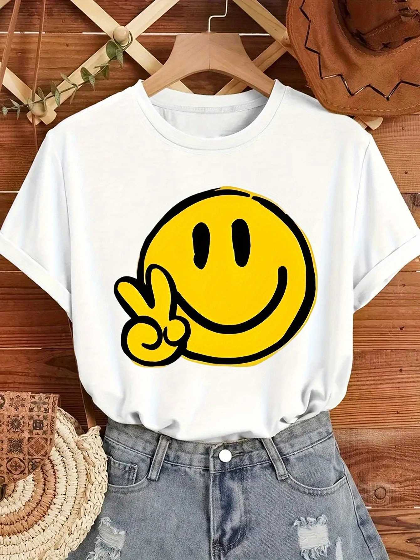 Womens Geometric Joyful Face Smile Print T-Shirt Casual Short Sleeve Crew Neck Top Comfort Summer Woman ClothingT260317