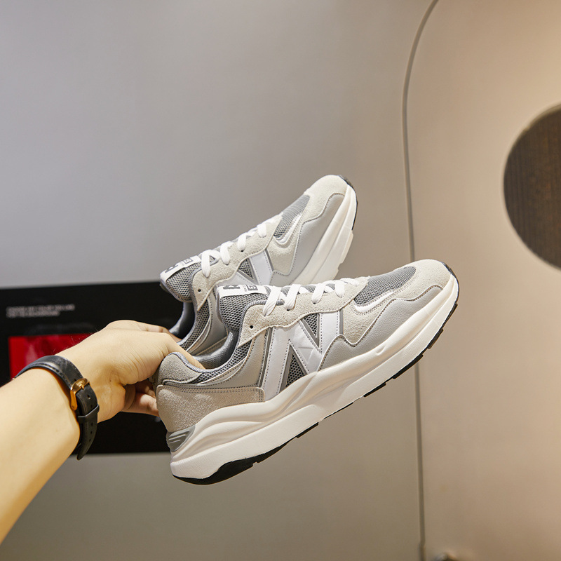 Free shipping 2026 breathable sports shoes men women lightweight shock-absorbing running shoes are hot selling