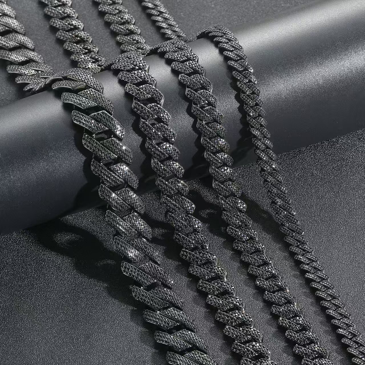 Black rhombus-shaped moissanite necklace and bracelet of flawless grade (VVS) quality. Trendy and personalized hip-hop style necklace suitable for men