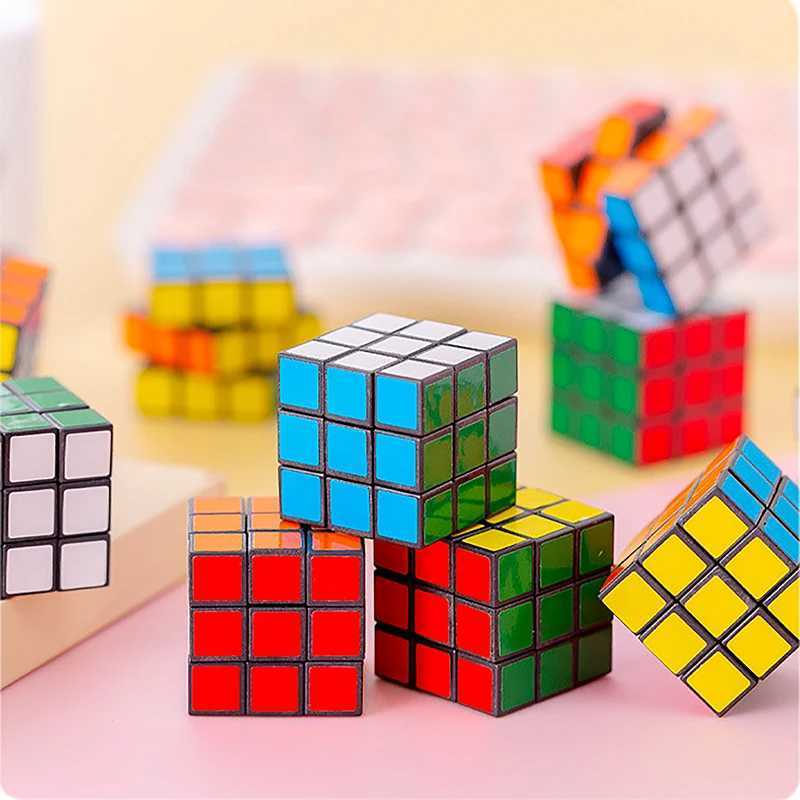 12/24pcs 3cm Mini Magic Cubes Childrens Educational Toys Kindergarten Prizes Kids Birthday Party Gift Bags Pinata Fillers H260314