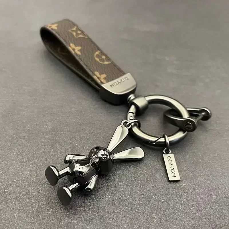 Neutral leather rotating car Continente chain cute Pareja pendant Alta Calidad gift 2025 H2603181 - view 4