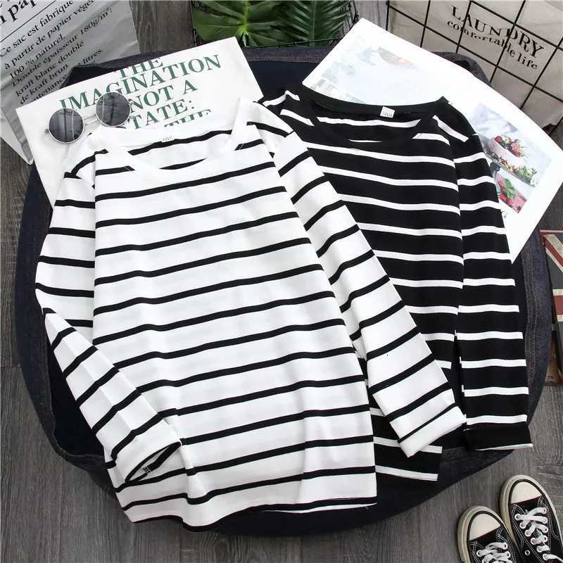 Women Loose Long Sleeve Striped Tee Shirt Spring O-Neck Casual Cotton T-shirt Lady Casual Basic Korean Black White TopsT260317